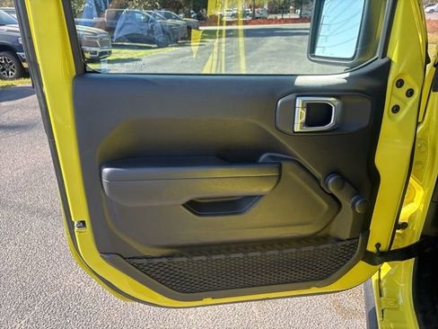 Used 2023 Jeep Wrangler Willys image 17