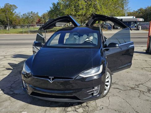 Used 2018 Tesla Model X 75D image 8