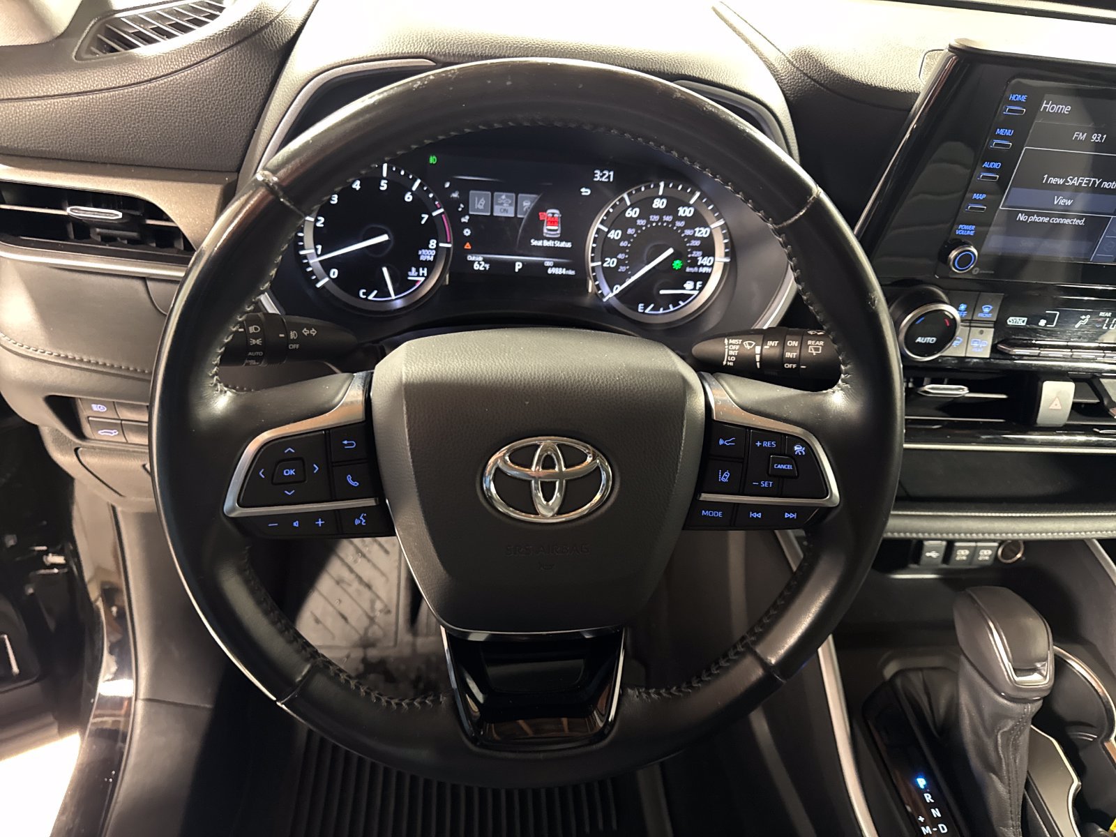 Used 2021 Toyota Highlander XLE AWD/4WD image 19