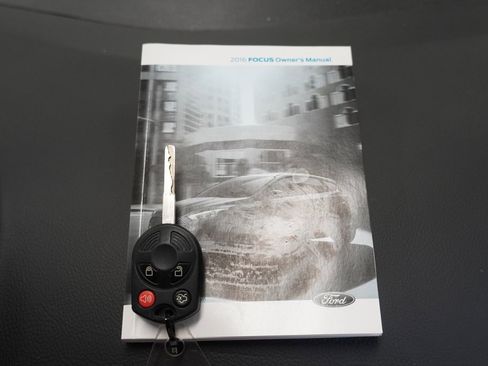 Used 2016 Ford Focus SE w/ SE Cold Weather Package image 31