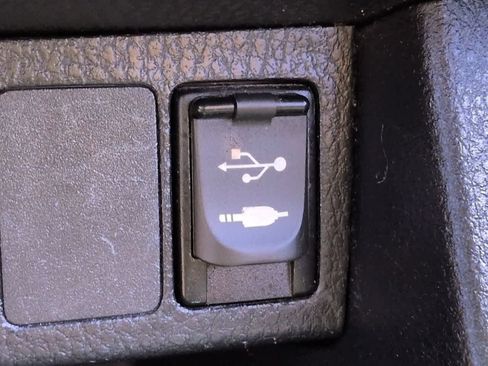 Used 2018 Toyota Corolla LE FWD image 19