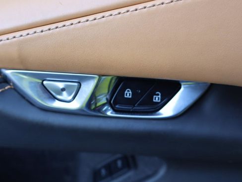 Used 2022 Chevrolet Corvette Stingray Premium Cpe w/ Z51 Performance Package image 39