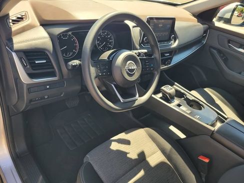 Used 2023 Nissan Rogue SV FWD image 9