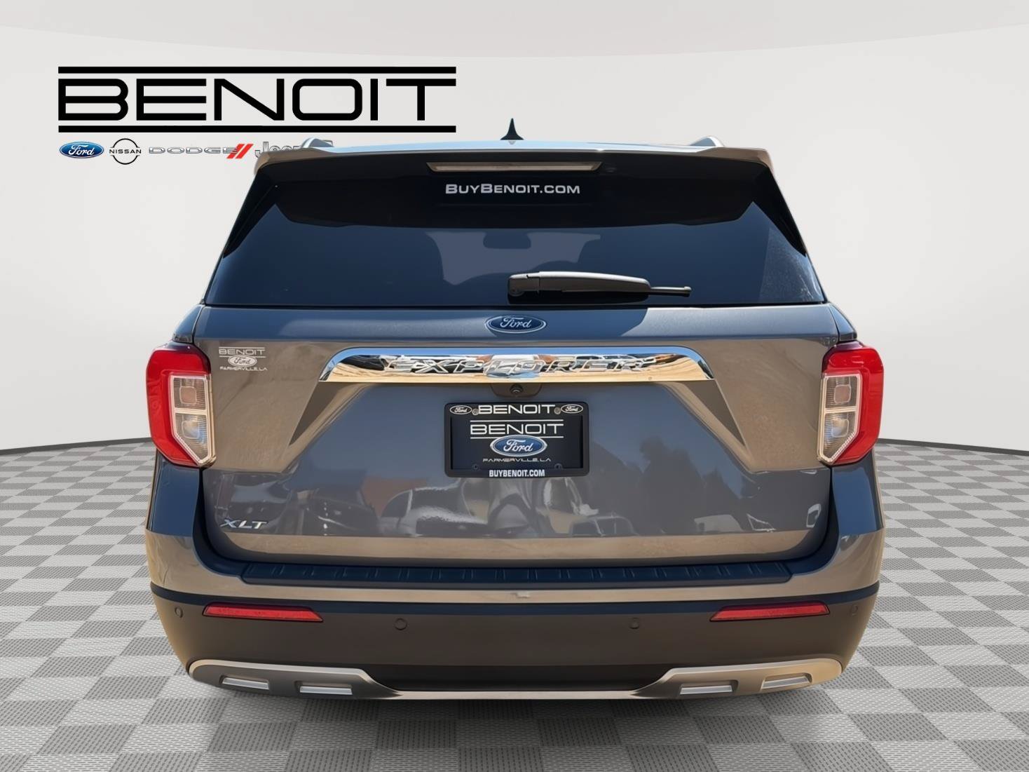 Used 2024 Ford Explorer XLT w/ Equipment Group 202A RWD image 4