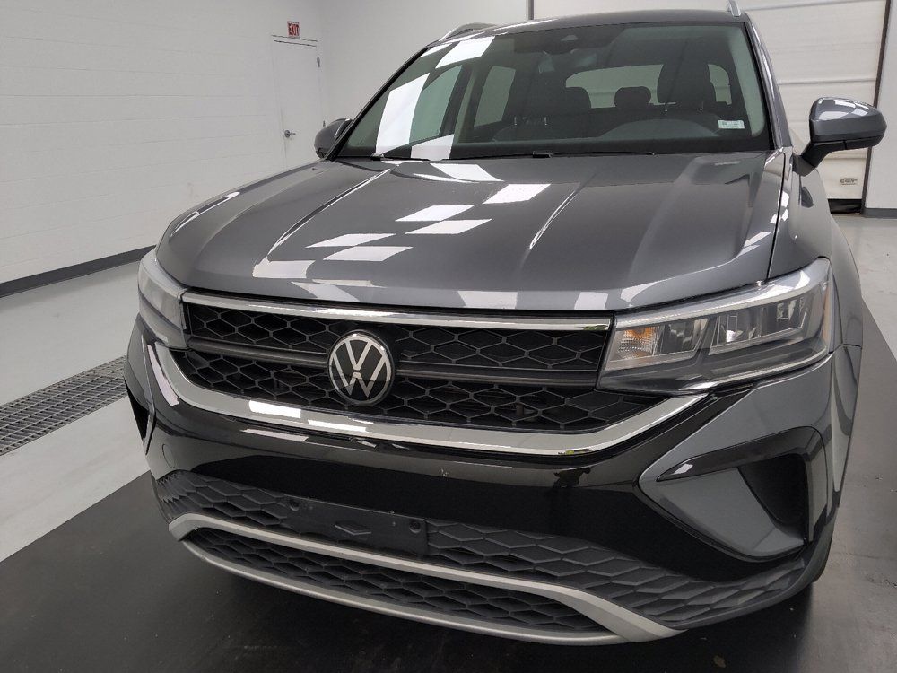 Used 2023 Volkswagen Taos SE w/ Black Wheel Package FWD image 15