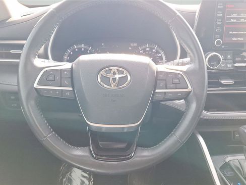 Used 2021 Toyota Highlander XLE image 10