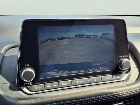 Used 2025 Nissan Rogue SV FWD image 11
