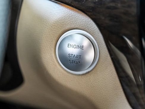 Used 2017 Mercedes-Benz GLE 43 AMG 4MATIC w/ Premium 2 Package image 21