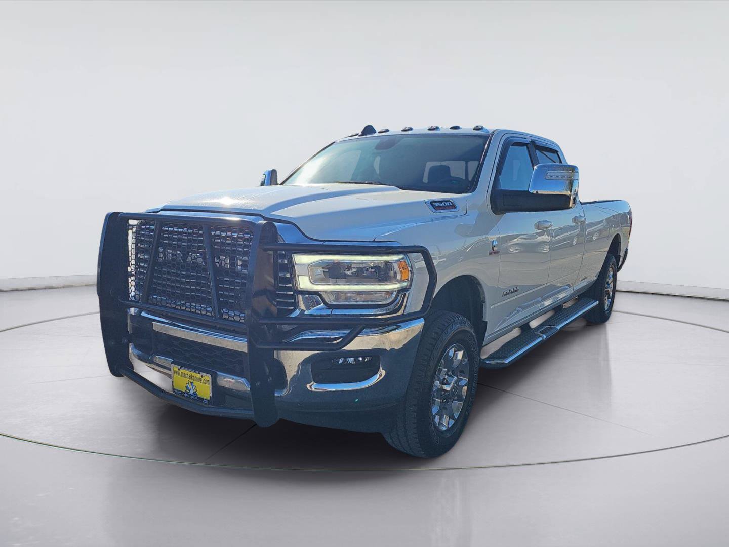 Used 2024 RAM 3500 Laramie AWD/4WD image 1