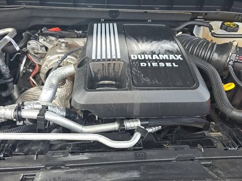Used 2024 GMC Sierra 1500 AT4 w/ Technology Package AWD/4WD image 4