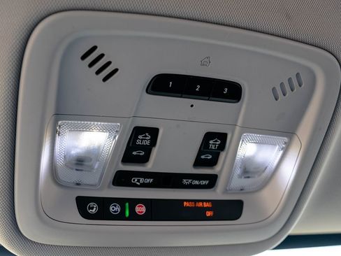 Used 2019 Chevrolet Traverse Premier w/ Redline Edition AWD/4WD image 32