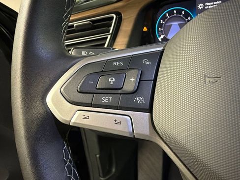 Used 2025 Volkswagen Atlas SE AWD/4WD image 17