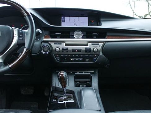 Used 2014 Lexus ES 350 w/ Ultra Luxury Package image 18