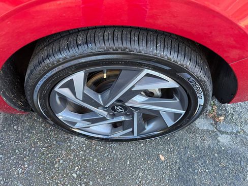 Used 2025 Hyundai Elantra SEL image 31