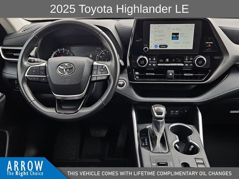 Used 2025 Toyota Highlander LE FWD image 20