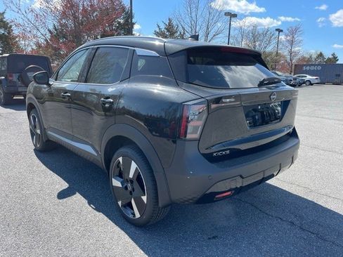 New 2025 Nissan Kicks SR image 7