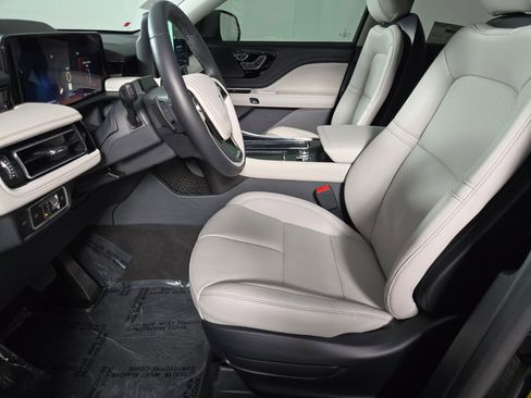 New 2026 Lincoln Aviator AWD image 12