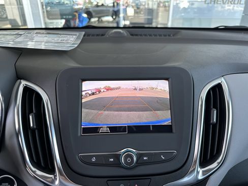 Used 2024 Chevrolet Equinox LS w/ LS Convenience Package FWD image 17
