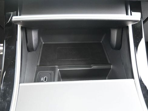 New 2025 Land Rover Range Rover Velar Dynamic SE image 21