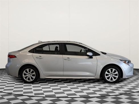 Used 2025 Toyota Corolla LE image 2