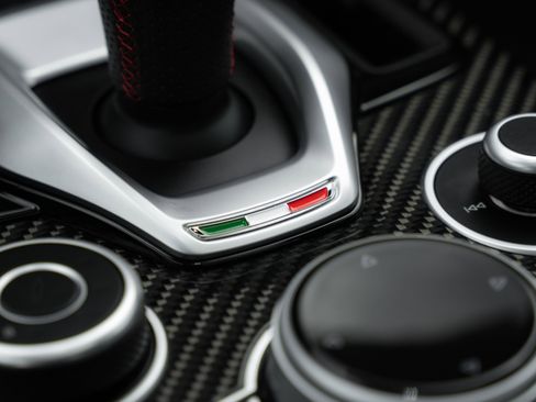 Used 2023 Alfa Romeo Giulia Estrema image 33