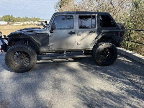 Used 2018 Jeep Wrangler Unlimited Sport S image 2