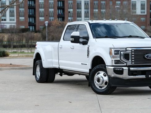 Used 2021 Ford F350 Lariat w/ Lariat Ultimate Package image 2