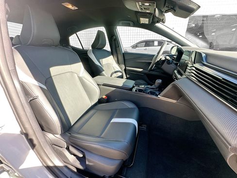 Used 2025 Toyota Camry SE image 29