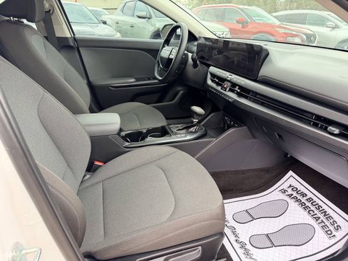 Used 2025 Kia K4 FWD image 22
