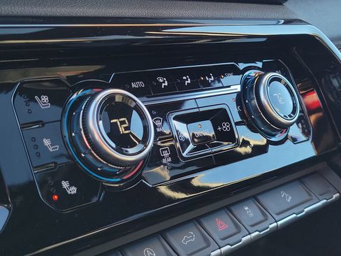 Used 2024 GMC Sierra 1500 AT4 w/ Technology Package image 28