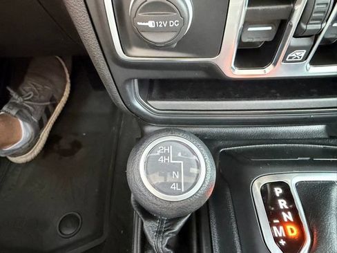 Used 2024 Jeep Wrangler Unlimited Sahara w/ Technology Group AWD/4WD image 30