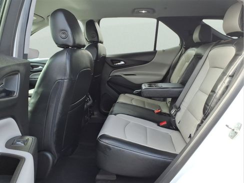 Used 2023 Chevrolet Equinox LT w/ Driver Convenience Package image 4