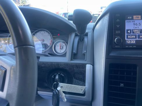 Used 2010 Dodge Grand Caravan SXT image 36