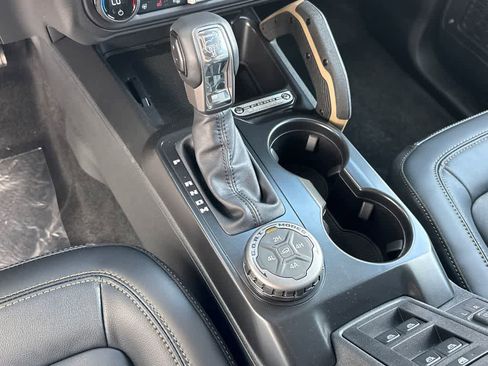 New 2025 Ford Bronco Badlands image 30