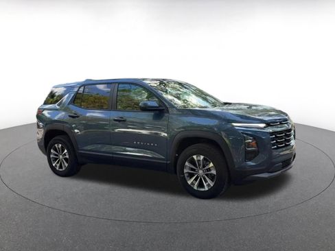 Used 2025 Chevrolet Equinox LT image 2