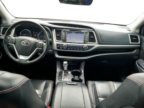 Used 2019 Toyota Highlander SE AWD/4WD image 17