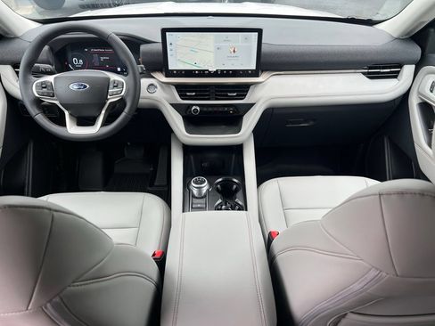 New 2026 Ford Explorer Active w/ Active Comfort Package RWD image 9