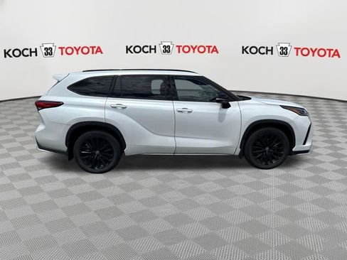 Used 2023 Toyota Highlander XSE AWD/4WD image 9
