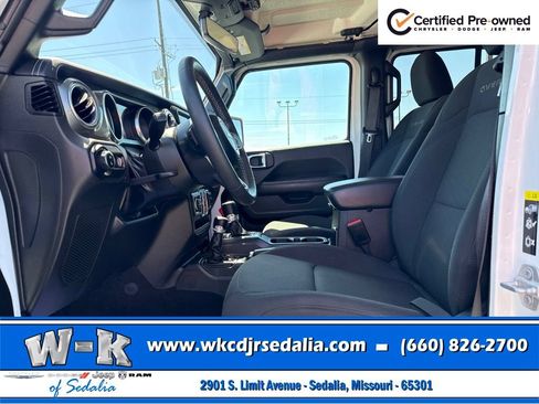 Used 2023 Jeep Gladiator Overland AWD/4WD image 18