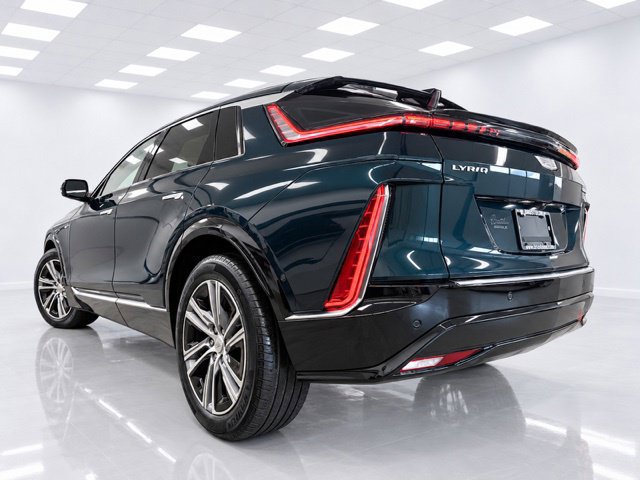 Used 2024 Cadillac Lyriq Luxury w/ LPO, Floor Liner Package AWD/4WD image 9