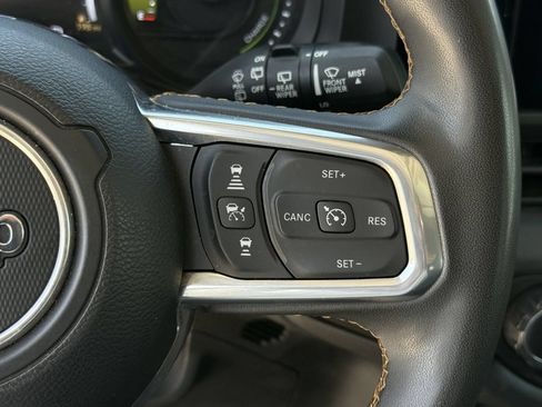Used 2024 Jeep Wrangler Unlimited Sahara AWD/4WD image 14