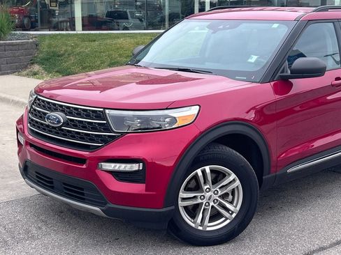 Used 2023 Ford Explorer XLT w/ Equipment Group 202A AWD/4WD image 2
