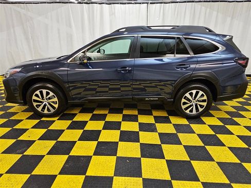 Used 2023 Subaru Outback Premium image 6