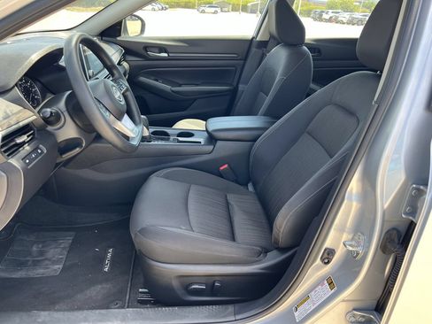Used 2025 Nissan Altima 2.5 SV FWD image 5
