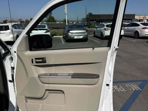 Used 2008 Ford Escape 2WD Hybrid image 23