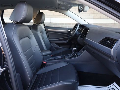 Used 2024 Volkswagen Jetta SE FWD image 28
