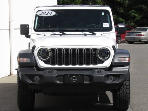 Used 2024 Jeep Wrangler Unlimited Sport AWD/4WD image 3