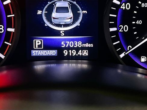 Used 2018 INFINITI Q60 3.0t Luxe w/ Sensory Package 3.0T Luxe image 8