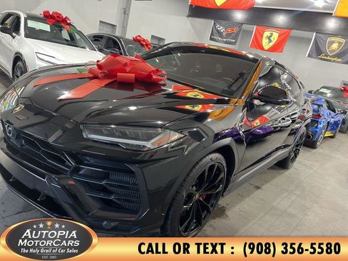 Used 2020 Lamborghini Urus image 2