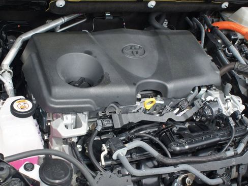 Used 2023 Toyota Venza LE AWD/4WD image 25